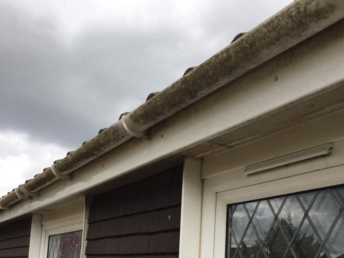 dirty_upvc_gutters