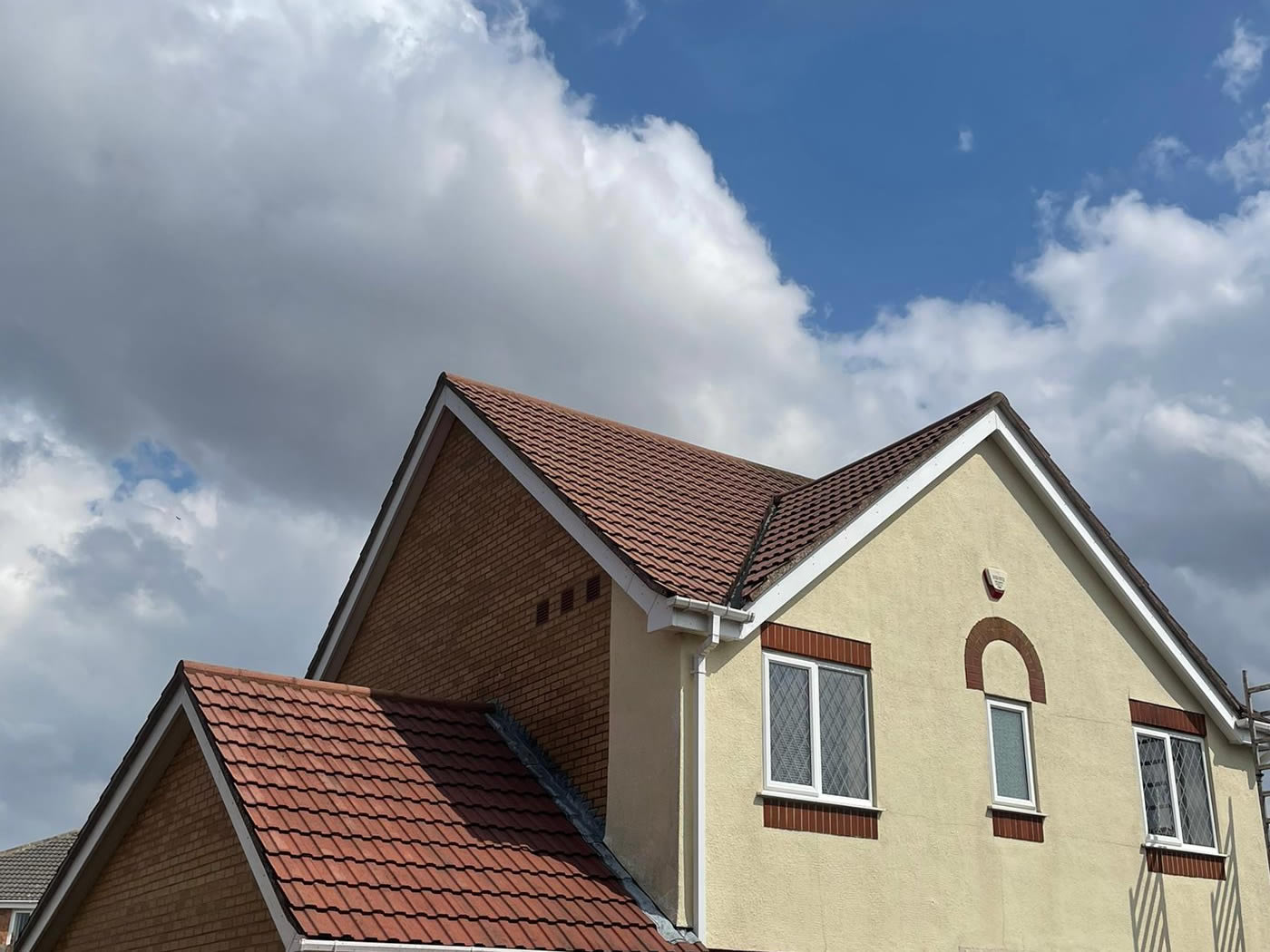 aldous_cleaning_services_roof_cleaned_1400x1050