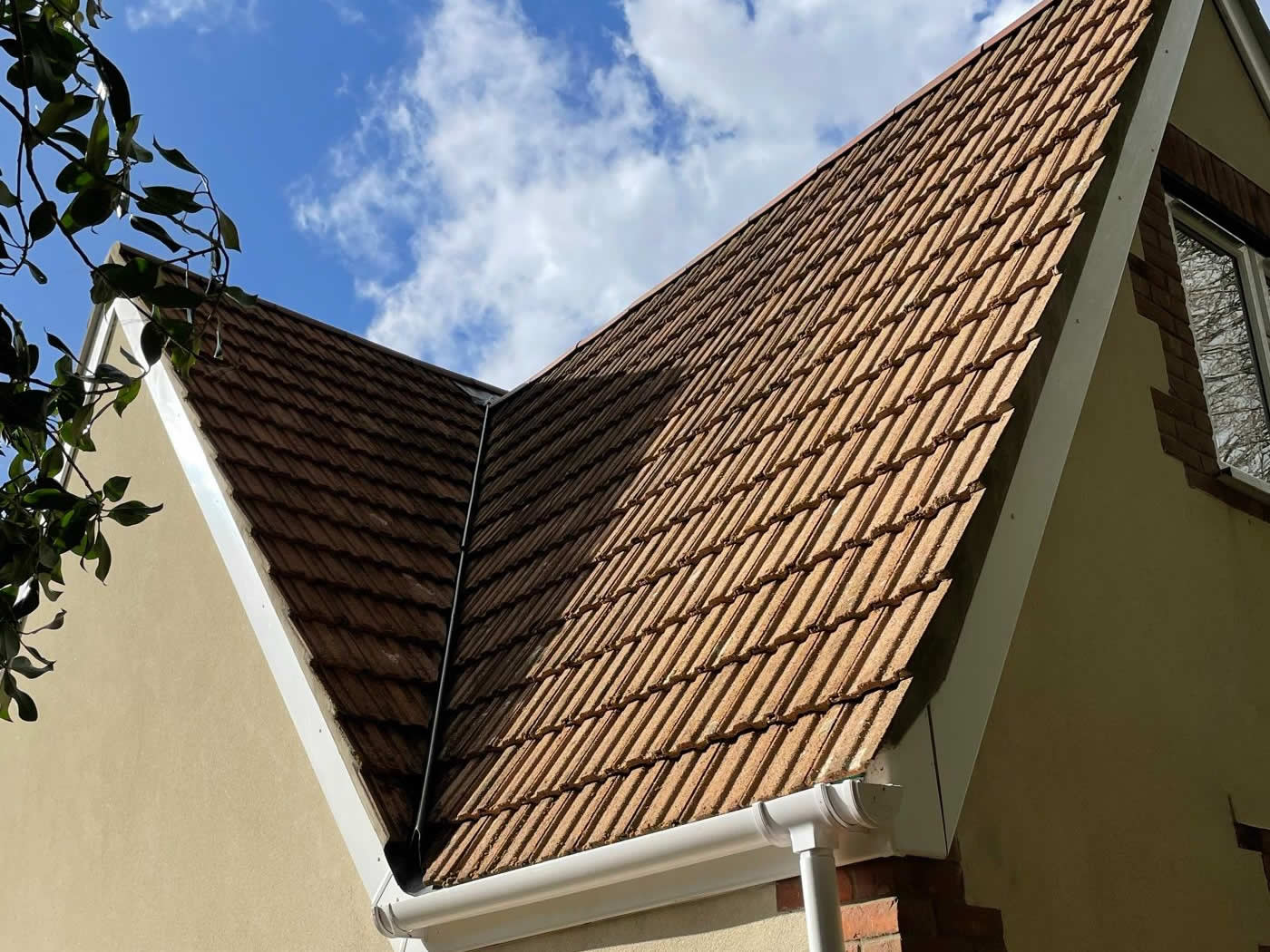 big_farmhouse_clean_roof_1400x1050