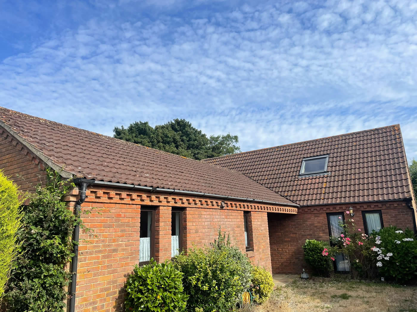 bungalow_conversion_roof_pre_clean_1400x1050