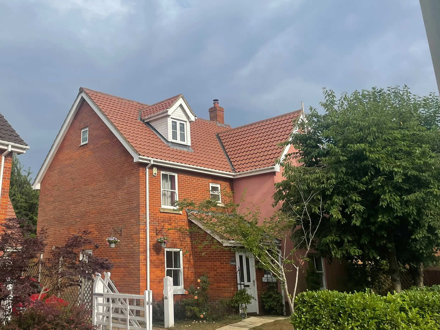 gutters_fascia_upvc_cleaning_modern house