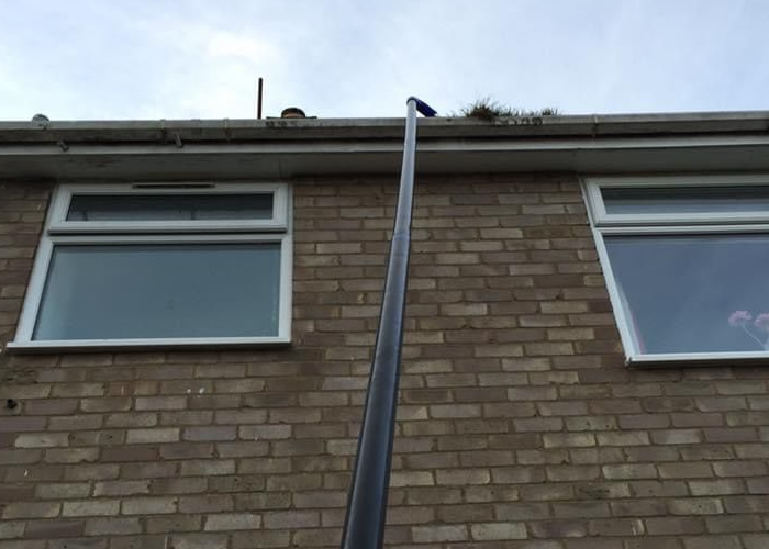 high_reach_norwich_gutter_clearing_700x500