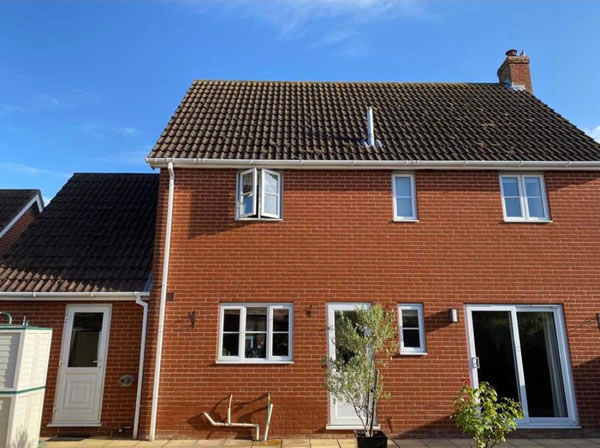 redbrickdetached house roof dirty 600x448